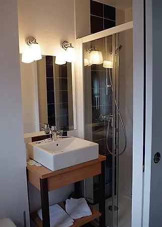 Brit De Paris מלון